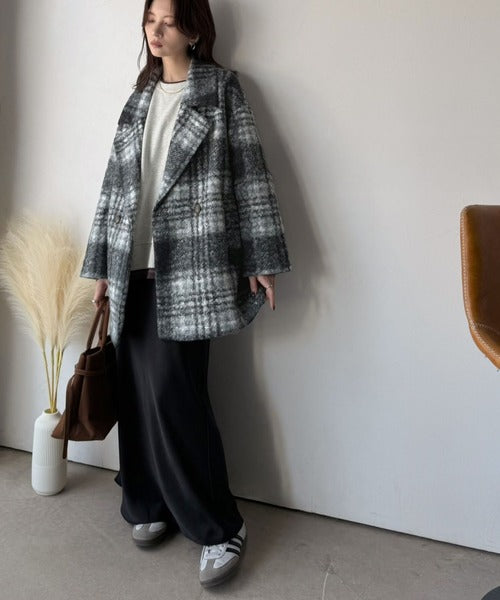 【Classical Evon】羽織るだけで“大人のお洒落”が完成。チェック柄リングボア素材オーバーサイズダブルコート（ミドル丈） ev1240134