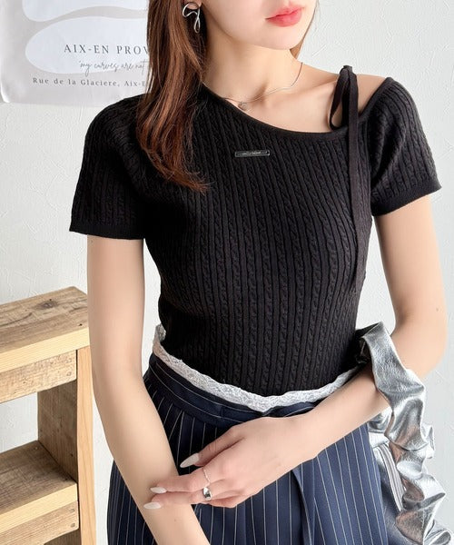 【mily bilet】高見えデザイン。ロゴプレート付き肩リボンケーブル柄サマーニット（半袖） mi1029099