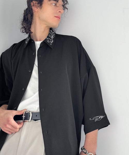 「雰囲気アガる。」衿刺繍ドレープドルマンシャツ／Embroidered Collar Draped Dolman Shirt co1010004