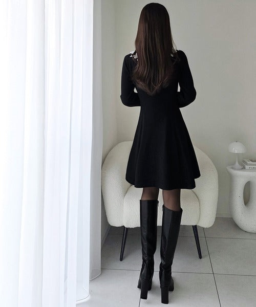 【mily bilet】襟も袖も、ときめく可愛さ。パール使いレースカラーニットミニワンピース(長袖・ひざ上丈) mi1139125