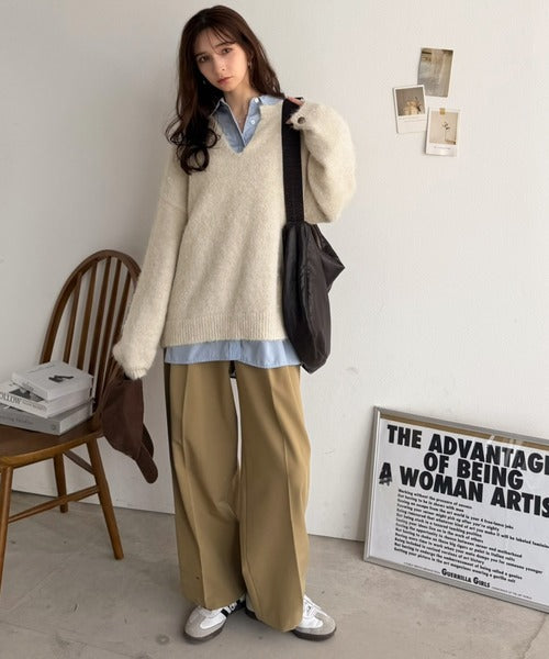 ゆったりふんわり♪シャギーで華やぐ旬顔へ。袖ボタン付きキーネックニット ce1410015