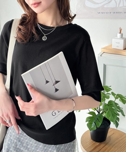 華やかで洗練されたスタイルを演出。前後2wayパール多ボタン半袖ニットプルオーバー（半袖） ce1020230