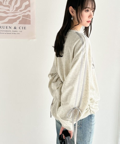 【mily bilet】気分上がるサテンリボンロゴが可愛い。サイドシャーリングサテンリボン使いスウェットトップス(長袖) mi1359009