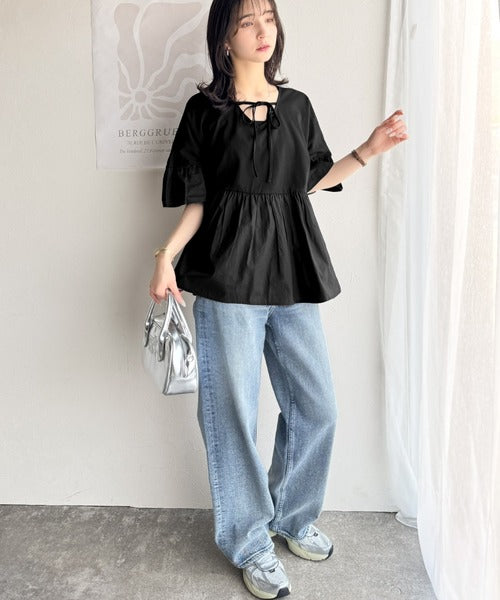 Tシャツより上品に、ブラウスより気軽に。綿100％前後2WAYシルケット加工布帛コンビリボンペプラムトップス(半袖) ce1260383