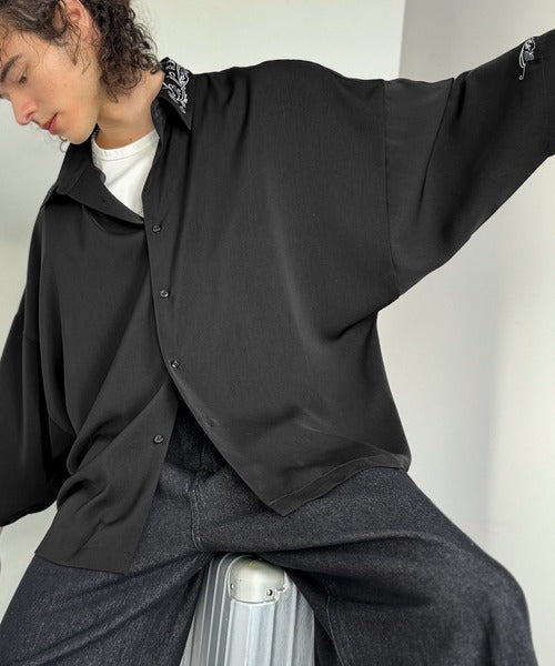 「雰囲気アガる。」衿刺繍ドレープドルマンシャツ／Embroidered Collar Draped Dolman Shirt co1010004