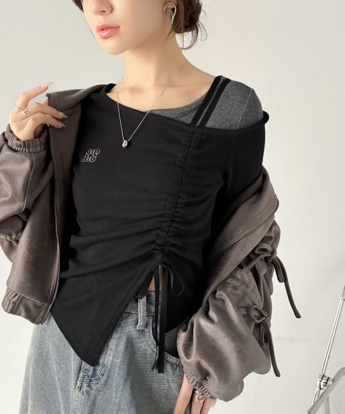 【mily bilet】アシメネックレイヤード風シャーリング使い袖フレア胸刺繍カットソー（長袖） mi1359011