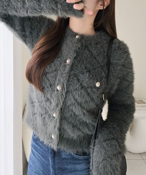 【mily bilet】大人可愛い、愛されニット。パール調ボタン使いキルティング風フェザーニットジャケット mi1359067