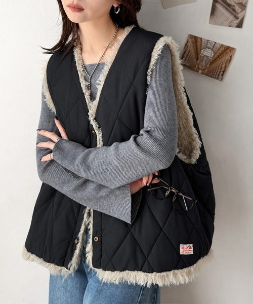 《JaVaジャバコラボ》可愛さも、こなれ感もこれ1枚で。キルティング×ボア 2wayリバーシブルVネックベスト jv1265103