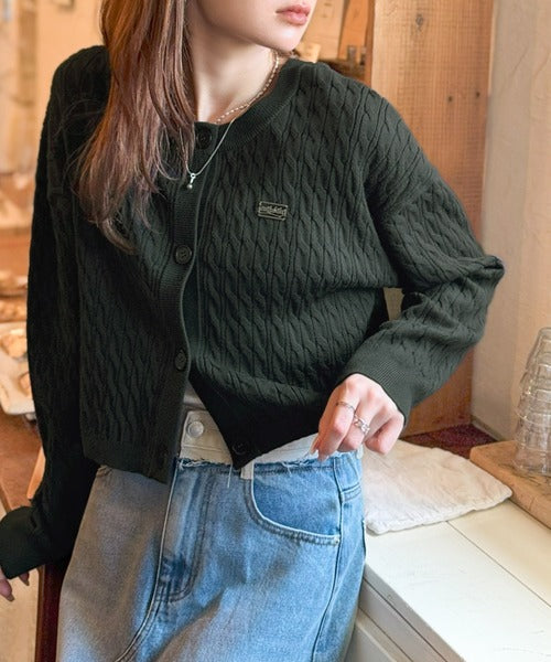 【mily bilet】やわらかな優しさ、漂う気品。前後2wayプレート使いケーブルニットカーディガン（長袖） mi1029140