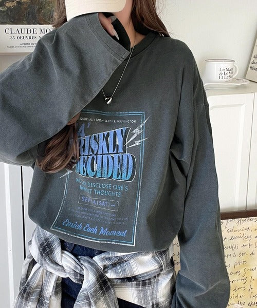 《JaVaジャバコラボ》ゆるっとカジュアルに着こなす。綿100%ピグメント加工グラフィックプリントTシャツ（長袖） jv1050407