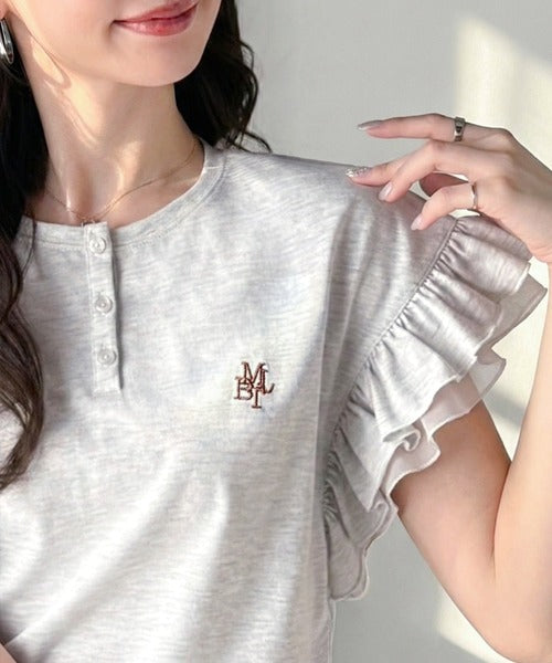 【mily bilet】ふわっと華やか、でも凛と。袖フリルコンパクトTシャツ mi1329092