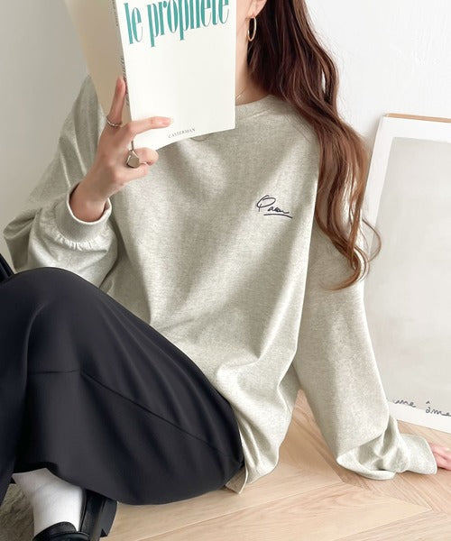 シンプルカジュアルを格上げ。綿100%ワンポイント胸刺繍シンプルロンTee ce1260187