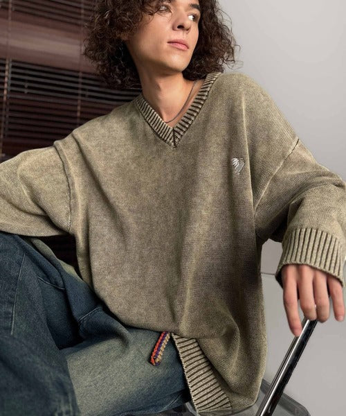 【Classical Origin】「自分ウケ最強。」綿100％刺繍入りピグメント加工Vネックセーター／Pigment-Dyed 100% Cotton Embroidered V-Neck Sweater co0780016