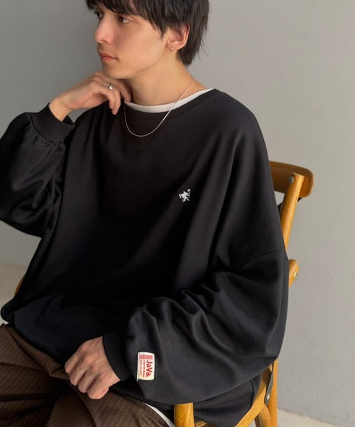 《JaVaジャバコラボ》毎日に、肩の力を抜いた洒落感を。胸刺繍ライトウェイト裏毛ドルマントレーナー jo0780028