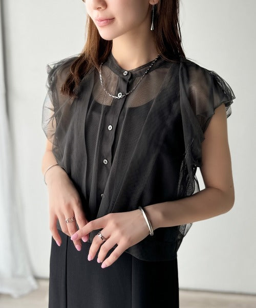 “天使の羽チュール”　気高く軽やかなエアリー感が今っぽい。前後2wayタックデザインノースリーブブラウス ce1240082