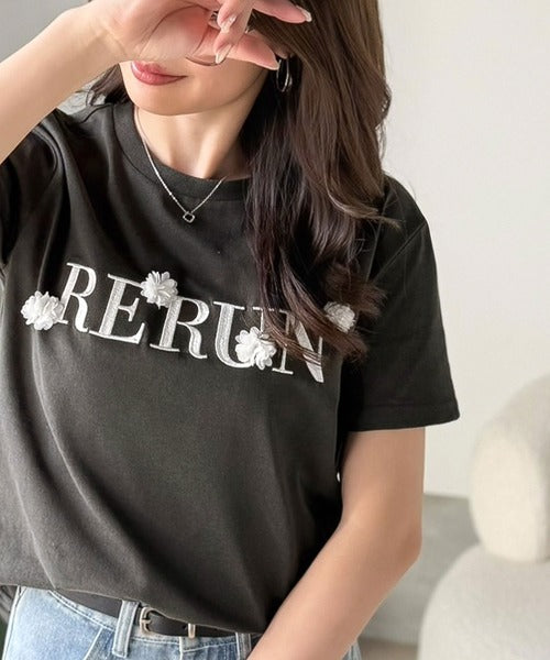 【mily bilet】フロント刺繍でさりげなく華やぐ♪ 立体花モチーフＴシャツ（半袖） mi1359053