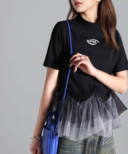 甘さの中にカジュアル要素も取り入れた1枚。チュールフリルモックネックTシャツ ce1010304