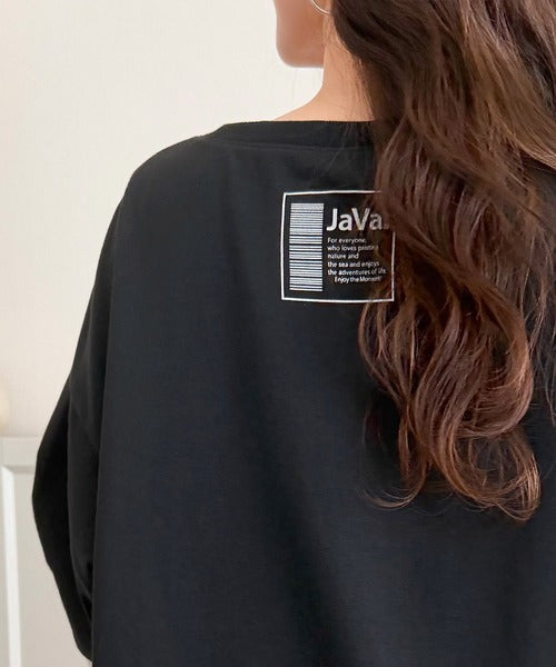 《JaVa ジャバコラボ》1枚でサマ見え。ゆるシルエットに重ね着風がこなれ見え。バックプリント×袖刺繍レイヤード風ドッキングTシャツ（オーバーサイズ） jv1010601