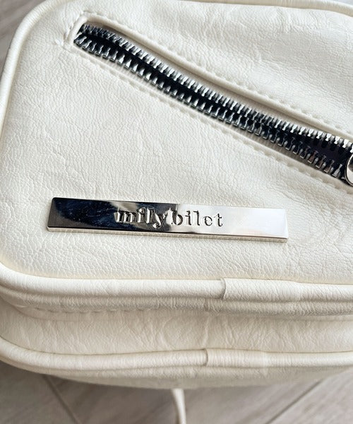 【mily bilet】お洒落なサイズ感♪エナメルフェイクレザーデザインポケットミニショルダーバッグ(斜め掛け) mi1159043