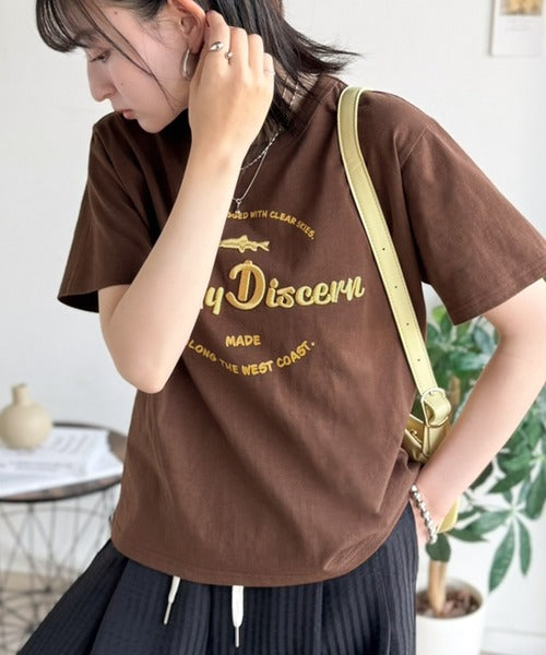 《JaVaジャバコラボ》刺繍とプリントが織りなす唯一無二のデザイン。綿100％おさかな刺繍Tシャツ jv1050359