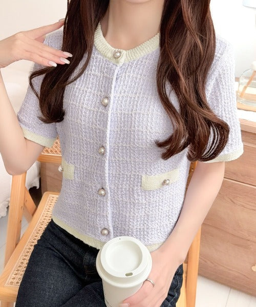 【mily bilet】さりげない華やぎで品よく可愛い♪パール釦ツイード編みロゴプレート付ニットカーディガン（半袖） mi1359057