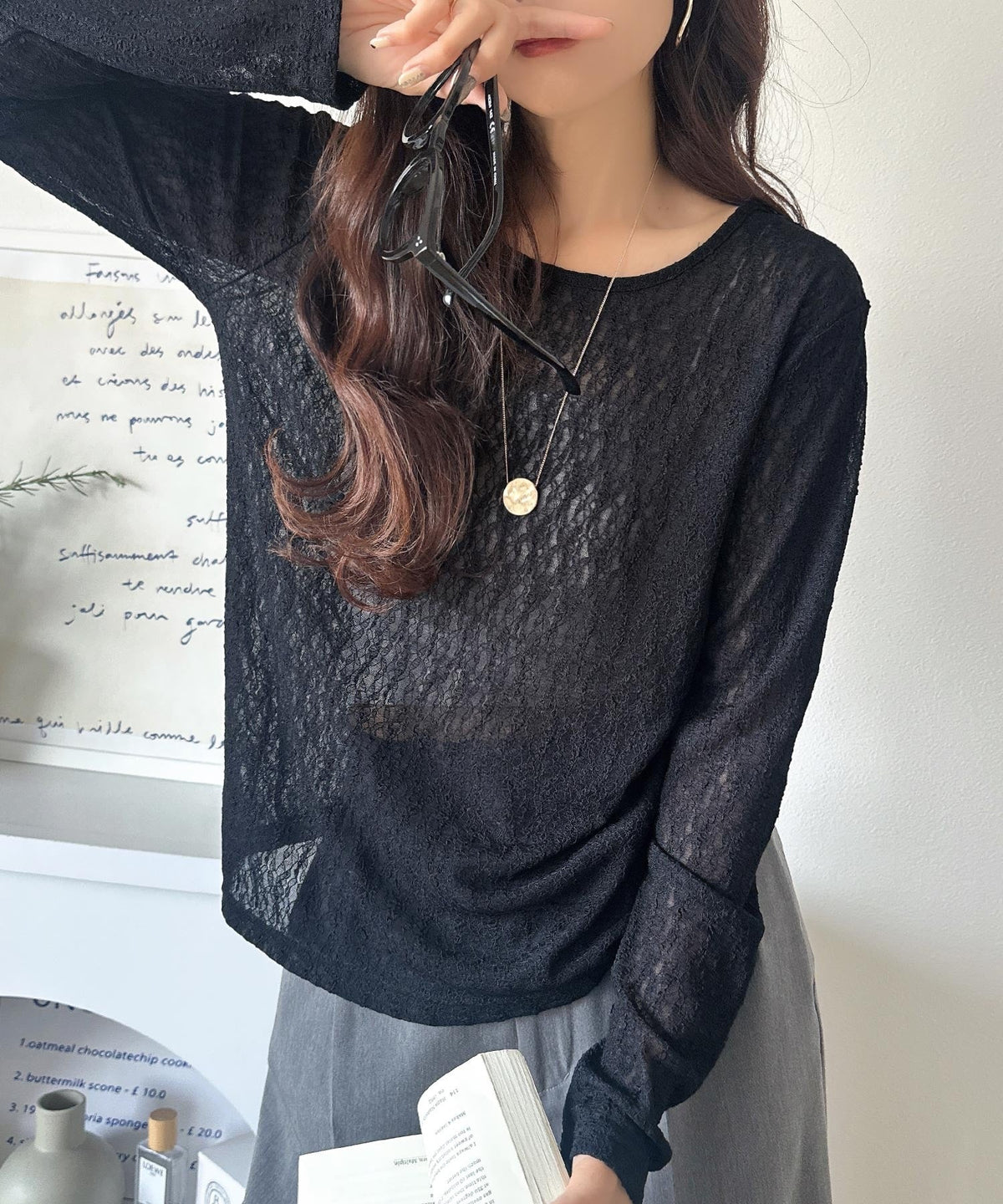 ほどよい透け感が大人上品。総柄シアーレーストップス(長袖) ce1010488