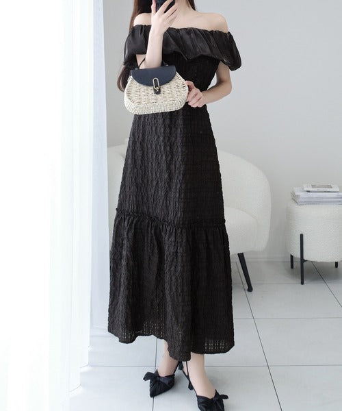 【mily bilet】甘さと気品を一枚に。ビッグオーガンジーケープ付きオフショル２WAYシアーエンボスワンピース mi1139087