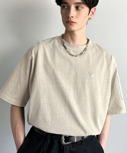 「イマドキな、古着感。」袖ポケット付きピグメント加工刺繍入りTシャツ／Sleeve Pocket Pigment-Dyed Embroidery T-Shirt co1150025