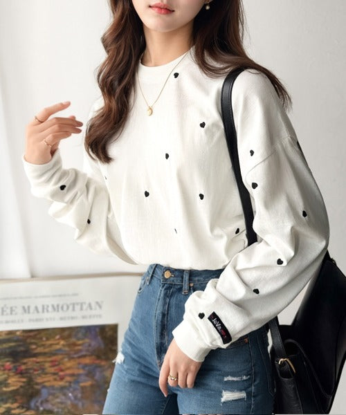 《JaVaジャバコラボ》“可愛い”がさりげなく溶け込む。袖ネーム付きミニハート総刺繍Tシャツ(長袖) jv1010498