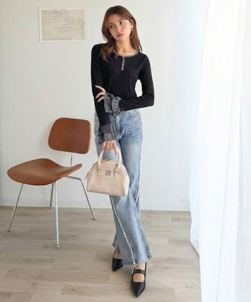 【mily bilet】大人フェミニンを叶える。袖フリルレースヘンリーネックトップス mi1359050