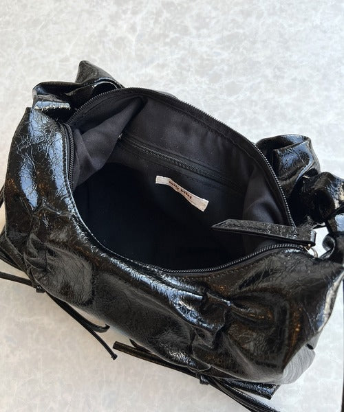 【mily bilet】見た目以上の収納力。クラッキングエナメル２WAYドロストハンドルリボンデザインハンドバック mi1159029