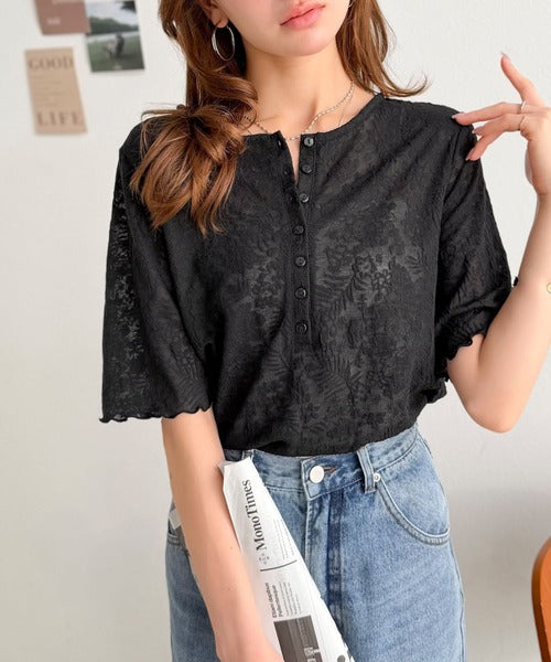 シアー花柄ジャガードで魅せる大人のこなれ感。総柄シアーヘンリートップス ce1010637