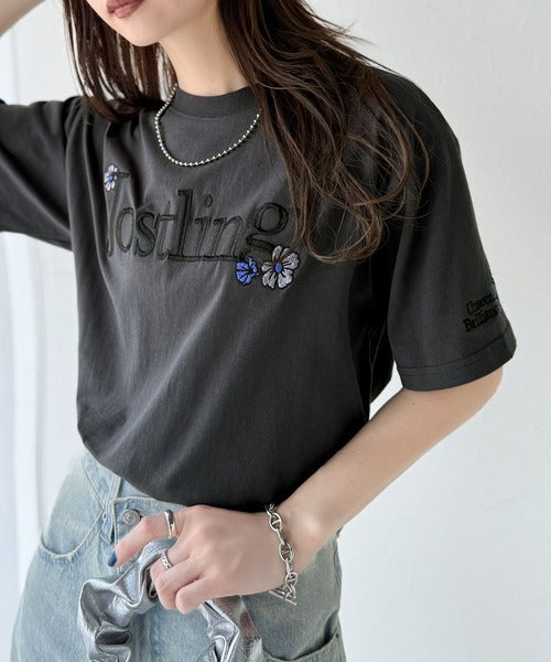 ナチュラルな中に、さりげない華。綿100％ロゴ×フラワー刺繍ビッグTシャツ（半袖） ce1260485