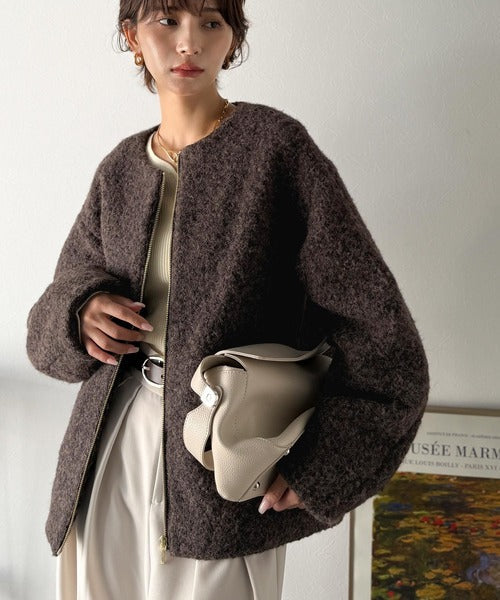 【Classical Evon】上品さと抜け感を兼ね備えた、大人のためのアウター。軽やかブークレノーカラージャケット ev1110138
