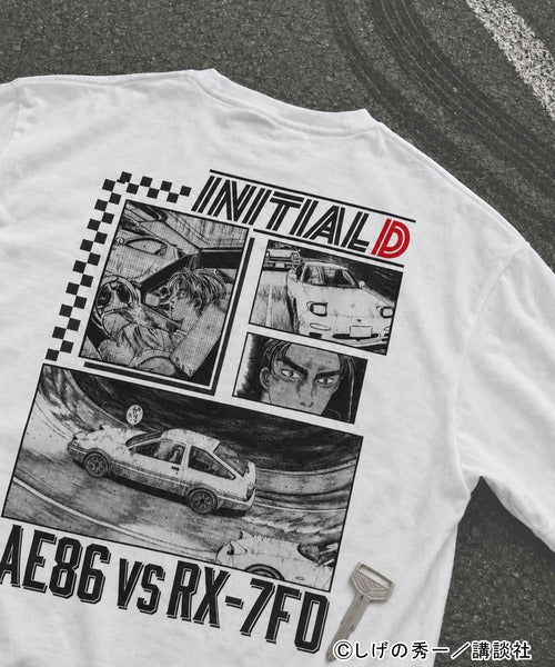 《頭文字D × JaVaコラボ》藤原拓海 vs 高橋兄弟 秋名バトルシーン グラフィック 半袖Tシャツ 【接触冷感・UVカット機能付き素材】 jo1150092