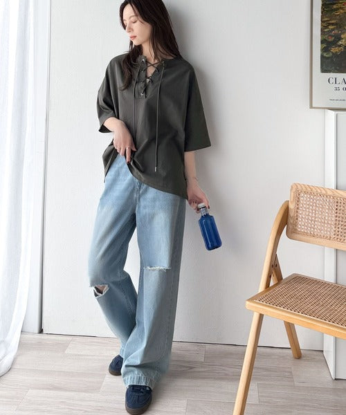 《JaVaジャバコラボ》胸元ひとくせ、抜け感ひとさじ。綿100％ バックロゴプリント 胸元レースアップTシャツ(半袖) jv1260458