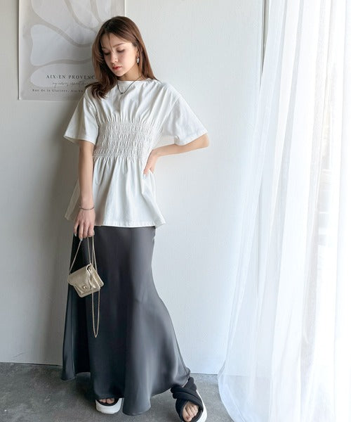ふわっと広がるAラインで魅せる。シャーリングデザインTシャツ（半袖） ce1050298