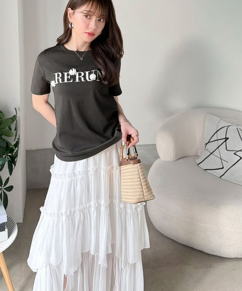 【mily bilet】フロント刺繍でさりげなく華やぐ♪ 立体花モチーフＴシャツ（半袖） mi1359053