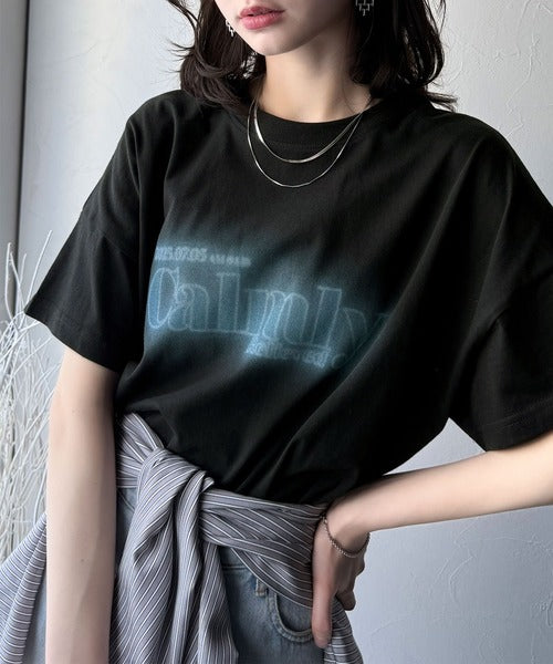 1枚で着映える。平和グラフィックスプレー風ロゴ半袖Tシャツ(オーバーサイズ） ce1050270