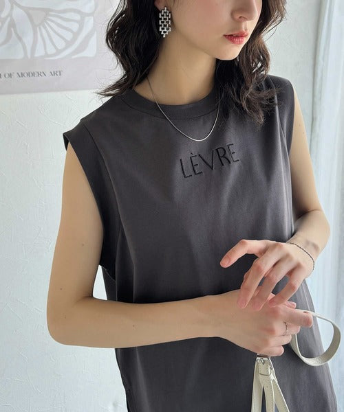 春夏コーデの主役！シルケット胸元刺繍サイド裾スリット入りノースリーブカットソー ce1020199