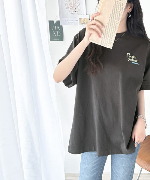 大人の上級カジュアル。綿100％ワンポイント刺繍ロゴTシャツ ce1050183