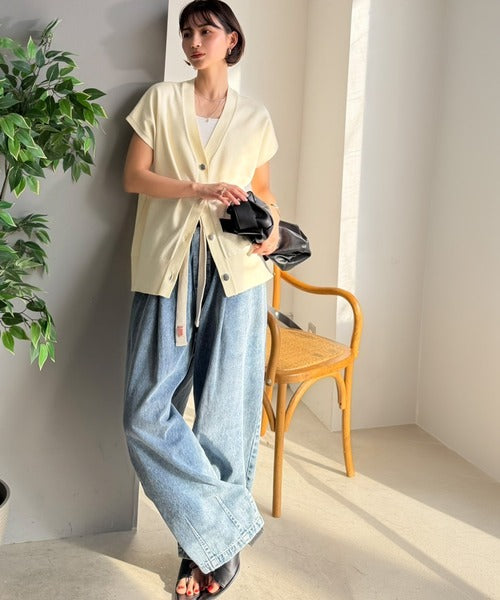 大人の抜け感を演出。洗練されたフレンチスリーブベスト ce1020341