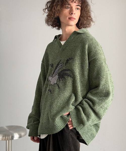 【Classical Origin】「個性で遊ぶ。」モール糸使いルースター柄襟付きVネックセーター／Chenille Yarn Rooster Motif Collared V-Neck Sweater co1150075