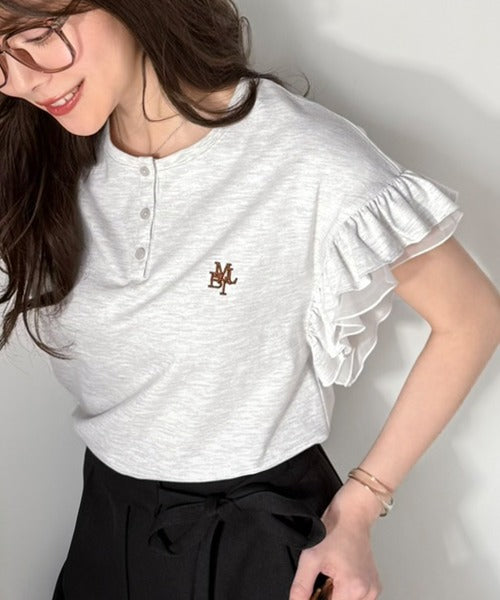 【mily bilet】ふわっと華やか、でも凛と。袖フリルコンパクトTシャツ mi1329092