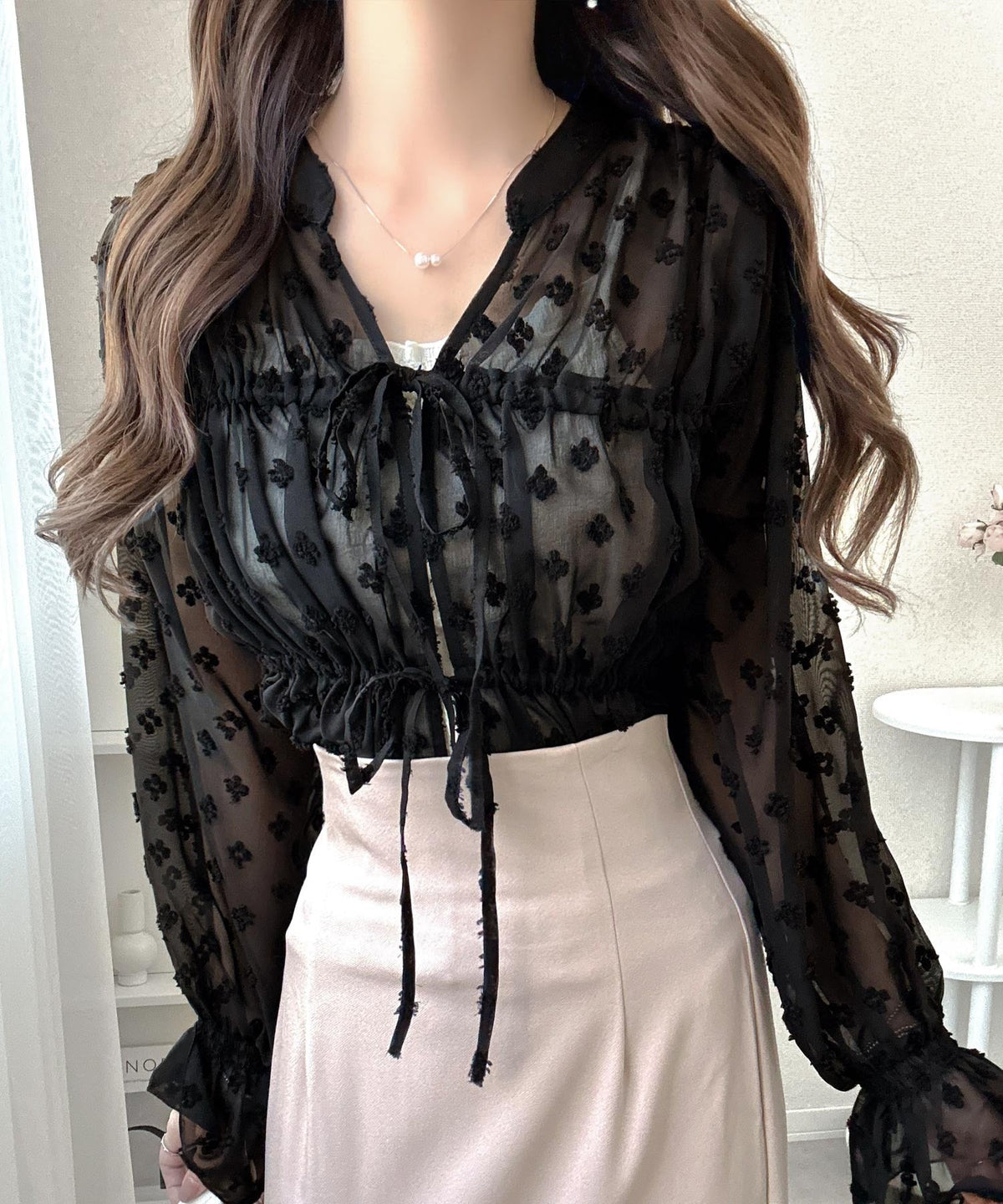 【mily bilet】透け感シフォンでつくる、大人の可憐スタイル。花柄シフォンカーデブラウス（長袖） mi1019105