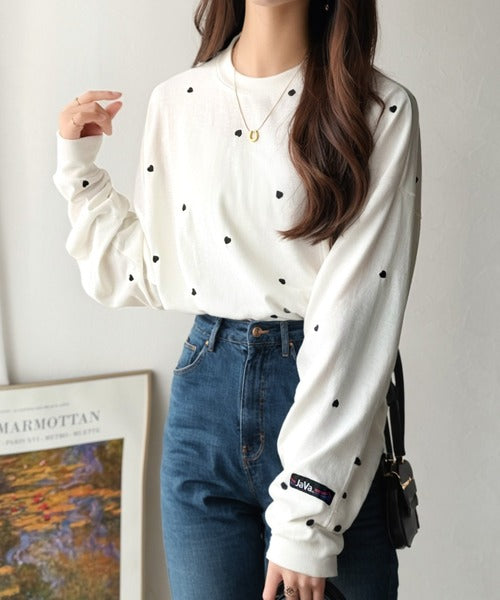 《JaVaジャバコラボ》“可愛い”がさりげなく溶け込む。袖ネーム付きミニハート総刺繍Tシャツ(長袖) jv1010498