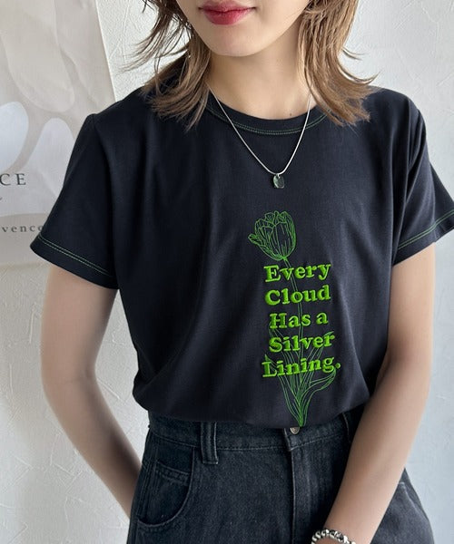 上品さが魅力。フラワープリントグラフィック刺繍Tシャツ（半袖） ce1050268