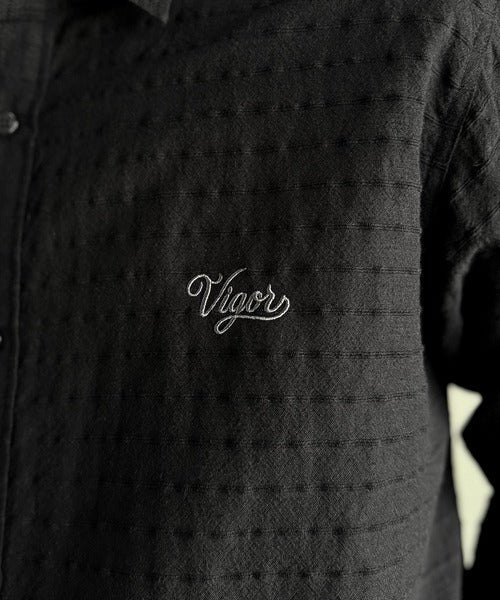 【Classical Origin】「凹凸感の存在感。」綿100％胸元刺繍入りドビー織シャツ（長袖）／Dobby Weave  Embroidered Shirt co1320003