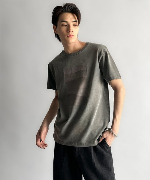 「即トレンド男子。」タイトフィットピグメント加工プリントTシャツ／Tight Fit Pigment-Dyed Print T-Shirt co1010001
