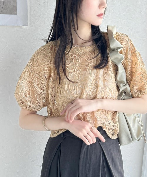 【mily bilet】大人の華やかトップス。ハートボタン使い前後2way花柄レースコード刺繍カーディガン(半袖） mi1019069